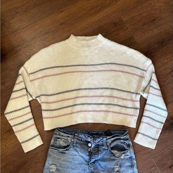 Women’s Sweater - Picture 4 of 5